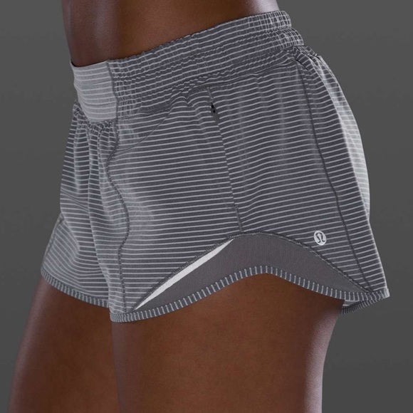 Lululemon Hotty Hot Short II *2.5" - Picture 3 of 7